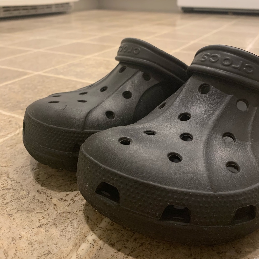 Black Crocs (M6 / W8)
